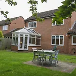 The Willows With Free Parking For 2 Cars