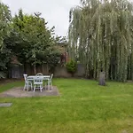 The Willows With Free Parking For 2 Cars